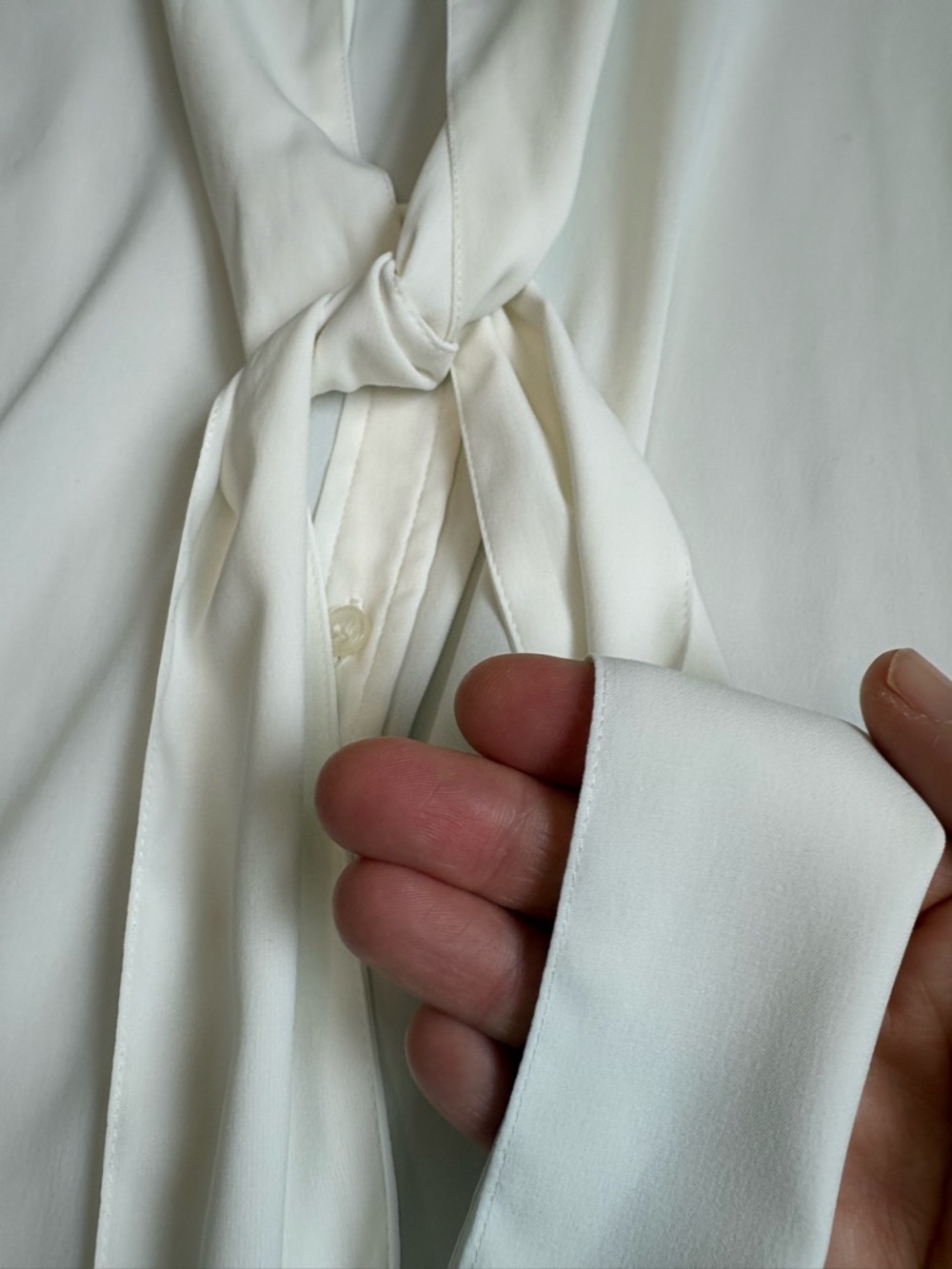 Calvin Klein Ivory Sleeveless Tie-Neck Blouse sz L - Picture 6 of 10